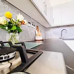 Newly Refurbished Flat In The Heart Of London