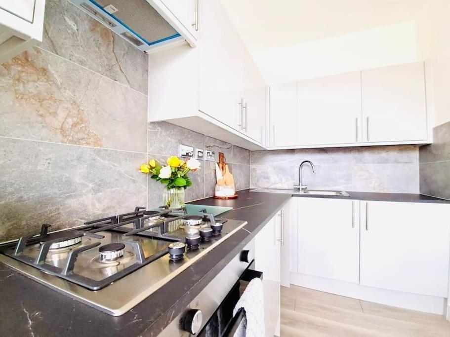 Newly Refurbished Flat In The Heart Of *