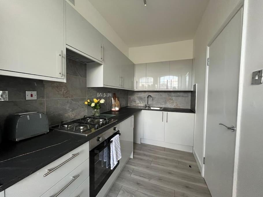 Newly Refurbished Flat In The Heart Of * Londra