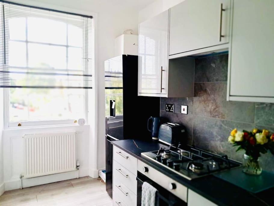 Newly Refurbished Flat In The Heart Of Appartamento