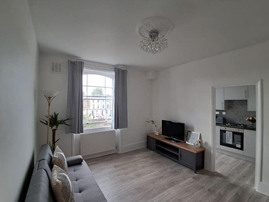 Newly Refurbished Flat In The Heart Of *