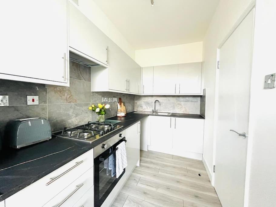 Newly Refurbished Flat In The Heart Of * Londra